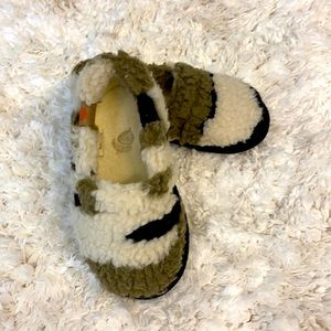 Acorn slippers